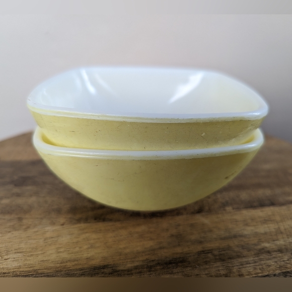 VINTAGE Pyrex 410 Square Hostess Bowl, 12 Ounces, Primary Yellow (Set of 2) - Picture 4 of 13